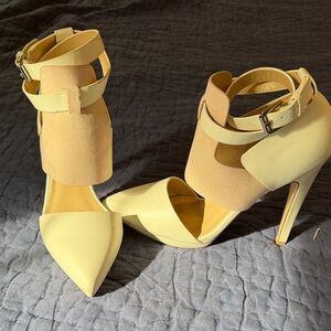 Izabella Rue Two-Tone Beige and Cream Heels